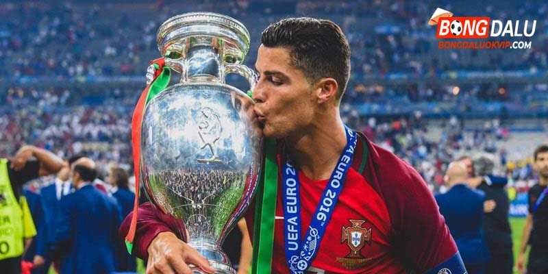 Ronaldo vô địch Euro 2016 