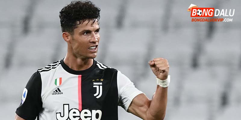 Sau khi chia tay Real Madrid, Ronaldo đã chuyển sang thi đấu cho Juventus